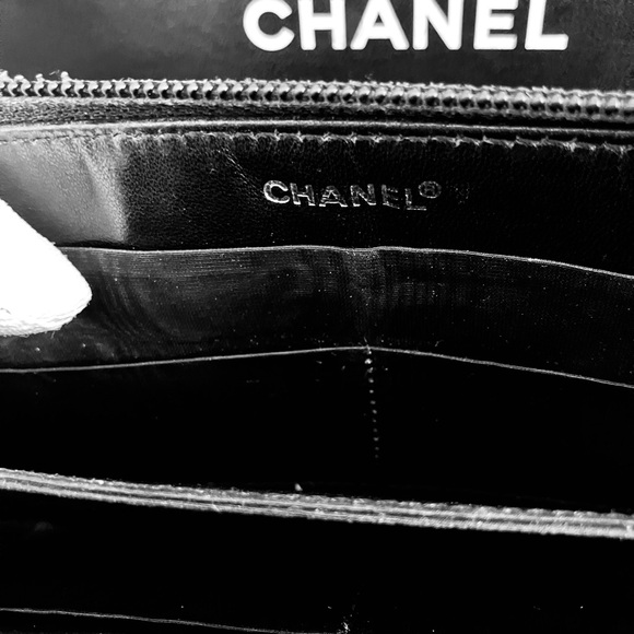 Chanel Caviar Leather Zippy Wallet
CC Tag Code:  7370108. SOLD - Picture 4 of 8
